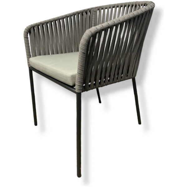 Silla para exterior o terraza con asiento acojinado tejido en cintas planas de nylon todo tipo de clima