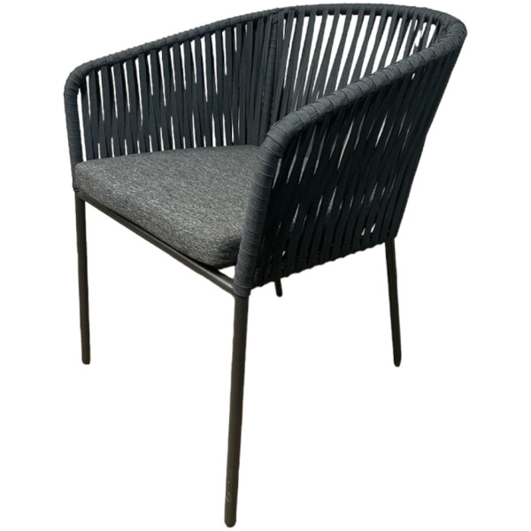 Silla para exterior o terraza con asiento acojinado tejido en cintas planas de nylon todo tipo de clima