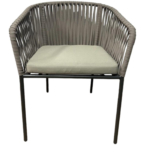 Silla de Exterior de metal con cuerdas tipo cintas de nylon y cojin con pintura electroestática y tejida en nylon plano de multifilamento de polipropileno con terminado uv de 16mm. para uso exterior techado