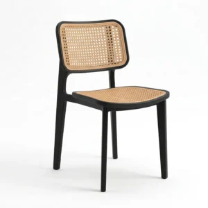 Silla Xalapa de bejuco sintético y polipropileno negro para restaurante